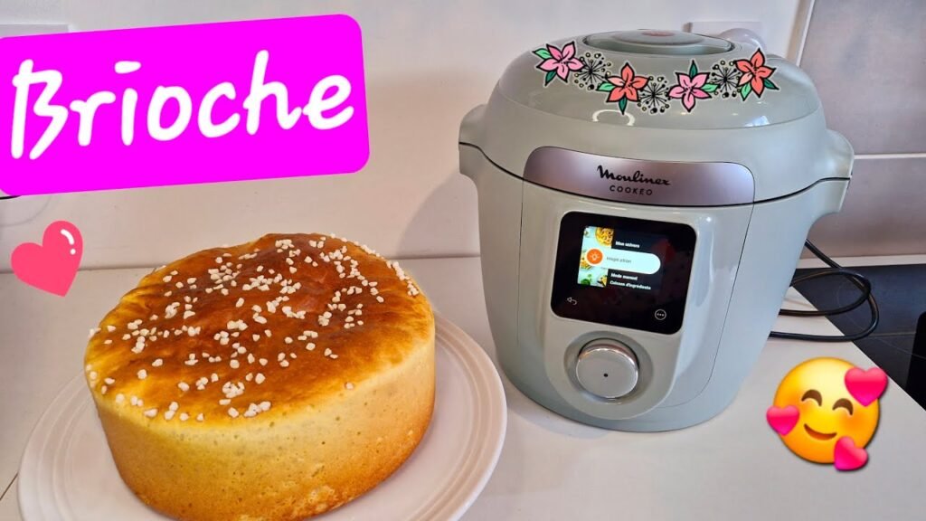 Photographie d'une brioche facile maison bien ronde et délicieuse réalisée avec le cookeo 10 en 1 et son accessoire Extra Crisp de Moulinex