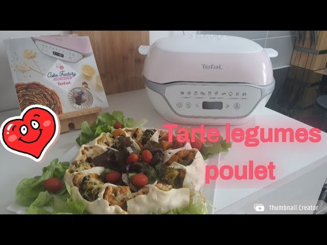 Photographie d'une tarte en forme de couronne aux légumes et poulet réalisée avec le cake factory infinity