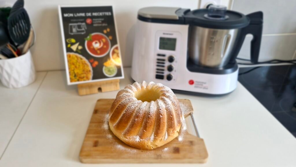 Photographie d'une brioche à la mie filante réalisée sans effort avec le Monsieur Cuisine Plus silvercrest de Lidl