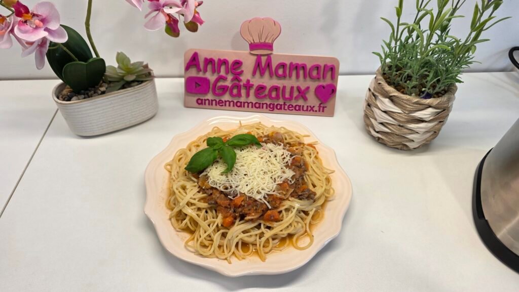 Assiette de pâtes et sauce bolognaise maison réalisée facilement au blender chauffant Perfectmix Cook de Moulinex