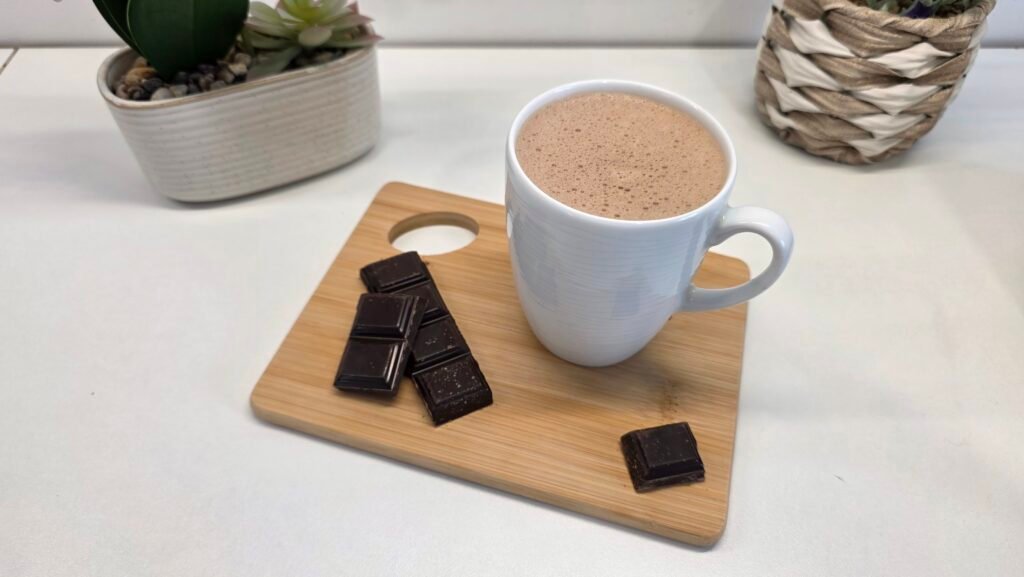 Mug de chocolat chaud mousseux réalisé au blender chauffant perfectmix cook de Moulinex