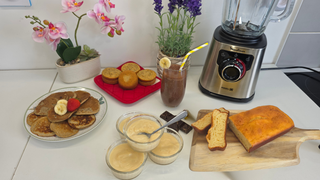 5 goûters pour la semaine réalisés au blender Perfectmix de Moulinex : Gâteau au yaourt, muffins pomme cannelle, crèmes vanille, pancakes et smoothie choco-banane en 5 minutes.