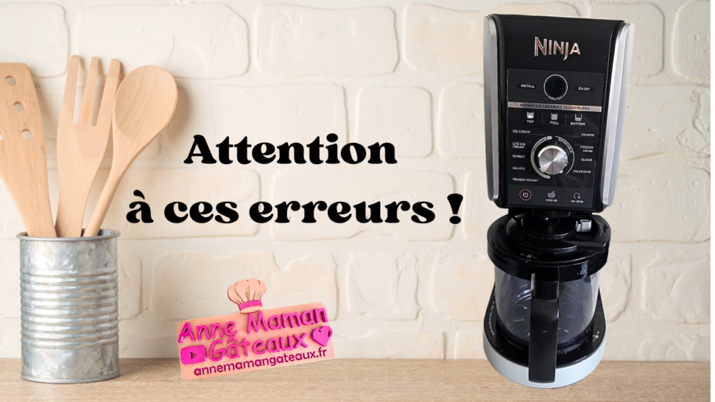 Machine à glace Ninja creami sur un plan de travail avec écrit : Attention à ces erreurs !