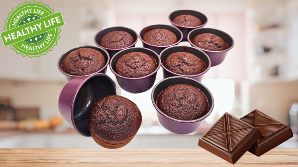 9 muffins sains au chocolat en gros plan avec en bas à droite deux carrés de chocolat noir de qualité et en haut à gauche un logo healthy, arrière plan cuisine lumineuse floue