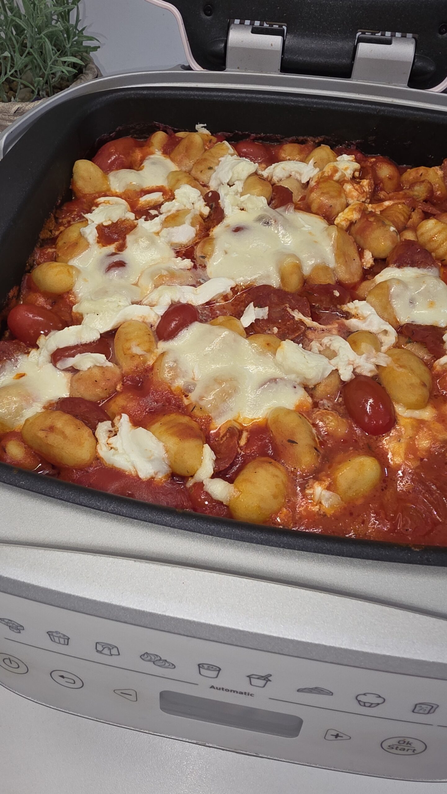 Gratin de gnocchis, tomates cerises, mozzarella et chorizo au cake factory infinity de Tefal